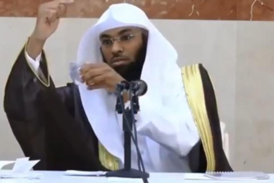 Video__Saudi_cleric_rejects_that_Earth_revolves_around_the_Sun_-_Al_Arabiya_News
